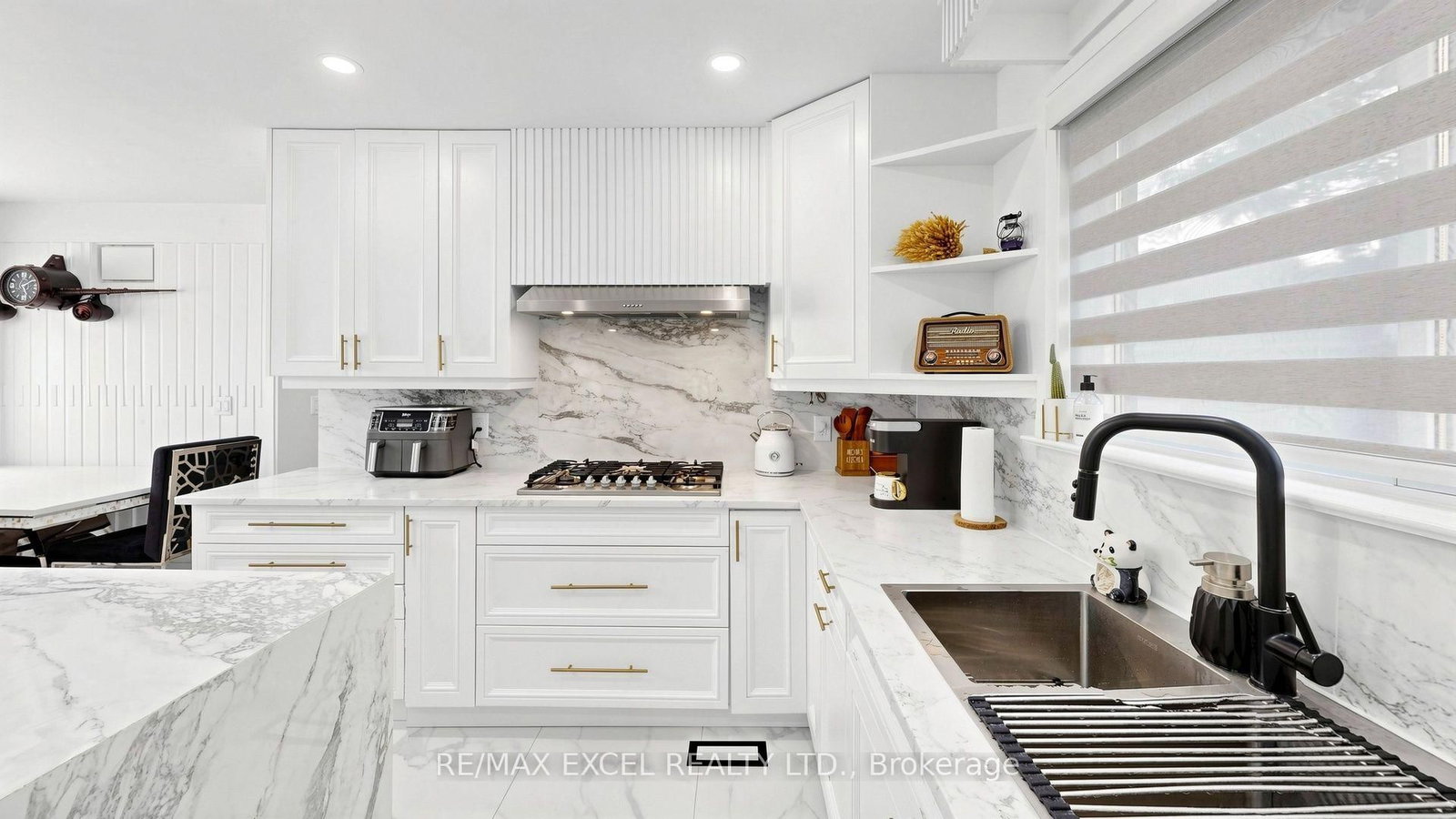 332 Dixon Boulevard • Newmarket, ON photo 18
