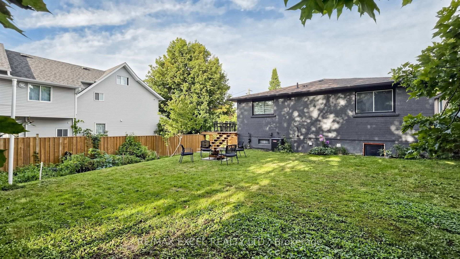 332 Dixon Boulevard • Newmarket, ON photo 44