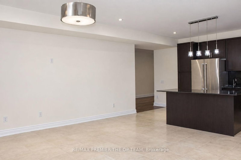 7 Dunrobin Cres photo 5