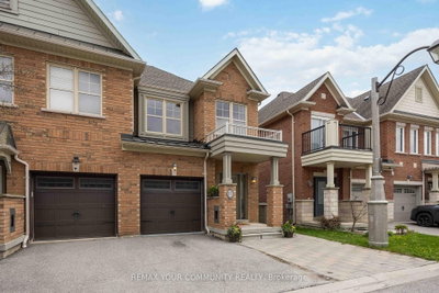 17 Latitude Lane • Whitchurch-Stouffville, ON photo 2