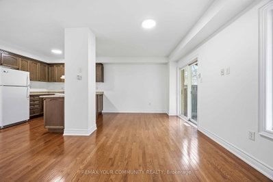 17 Latitude Lane • Whitchurch-Stouffville, ON photo 8
