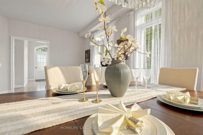 30 Edelweiss Avenue • Richmond Hill, ON photo 9