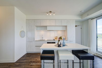 2 David Eyer Road E • #829 • Richmond Hill, ON photo 3