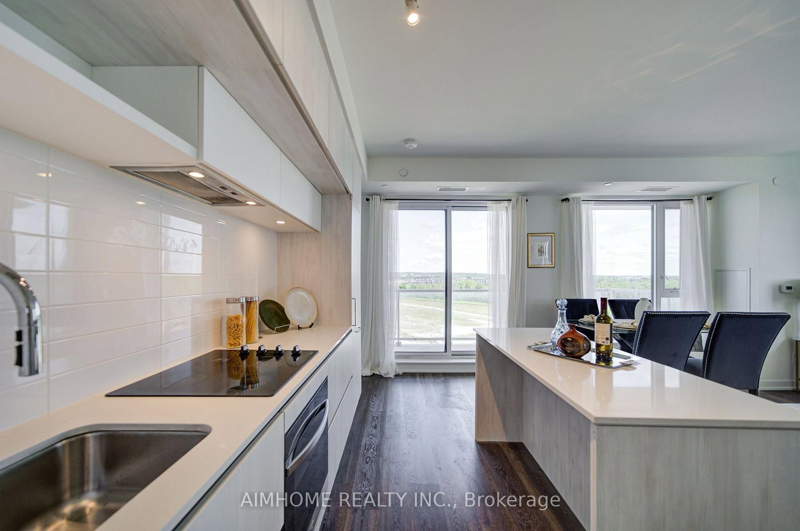 2 David Eyer Road E • #829 • Richmond Hill, ON photo 5