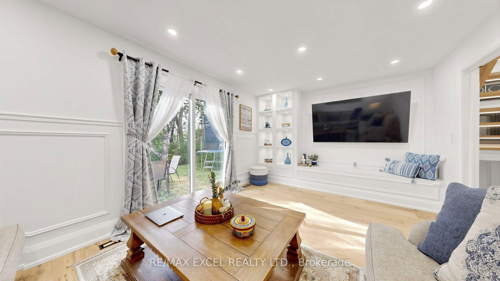 800 Pam Crescent • Newmarket, ON photo 5