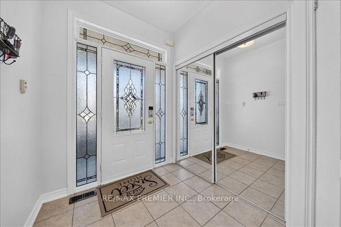 164 Matthewson Avenue • Bradford West Gwillimbury, ON photo 4