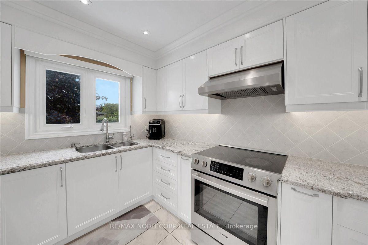 109 Wigwoss Drive • Vaughan, ON photo 17