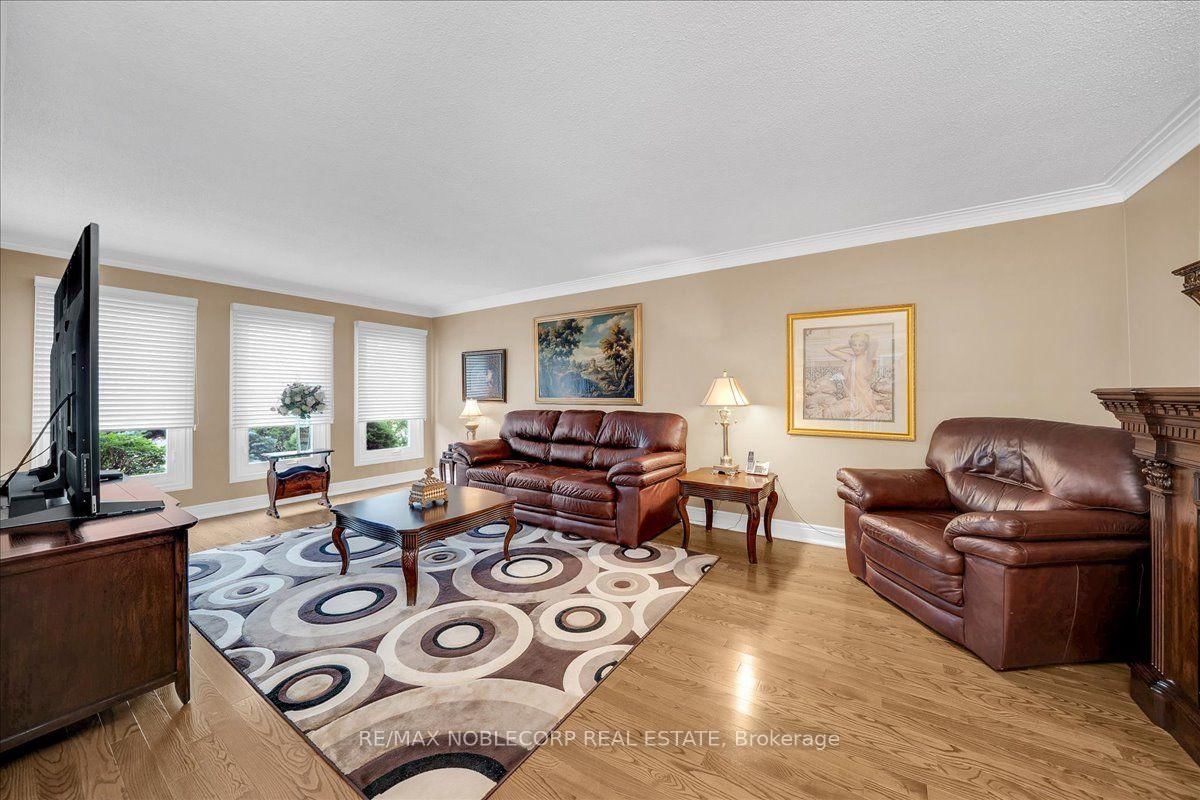 109 Wigwoss Drive • Vaughan, ON photo 5
