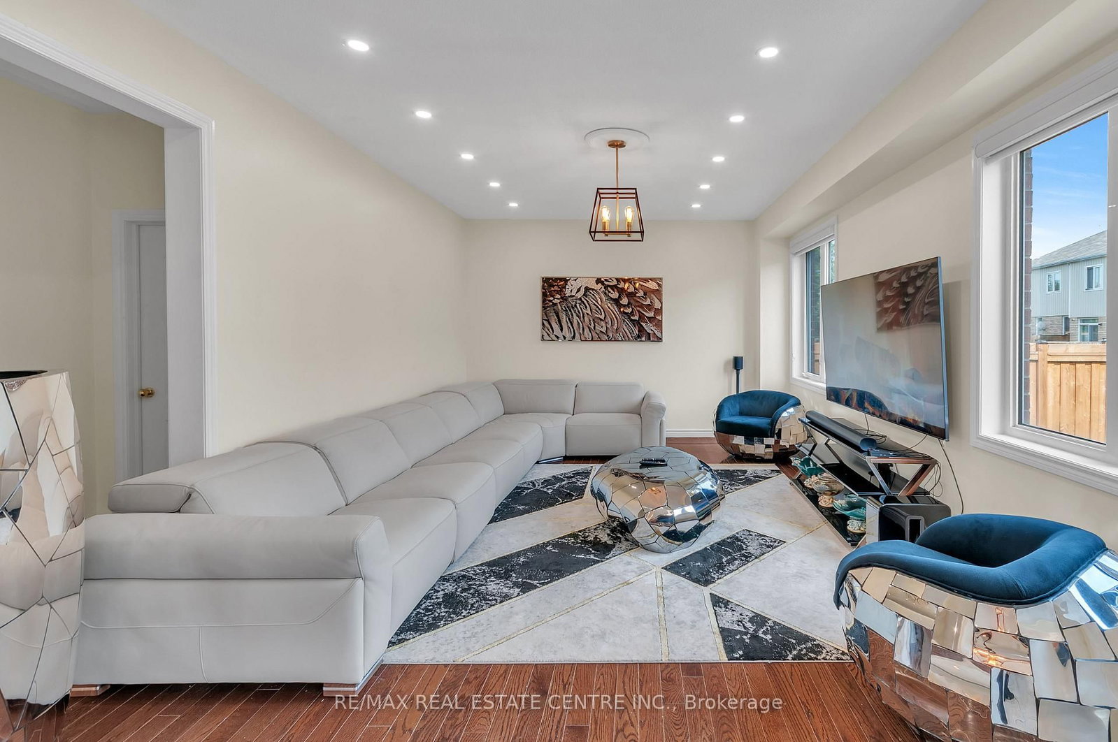 13 Lions Court • Essa, ON photo 11