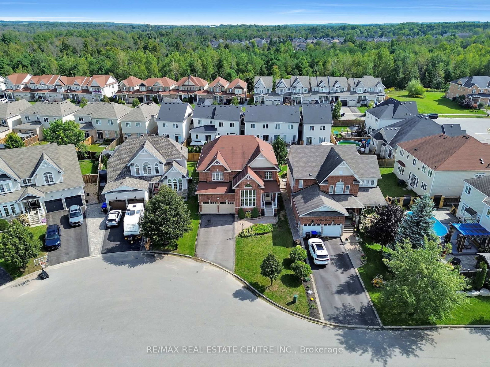 13 Lions Court • Essa, ON photo 2