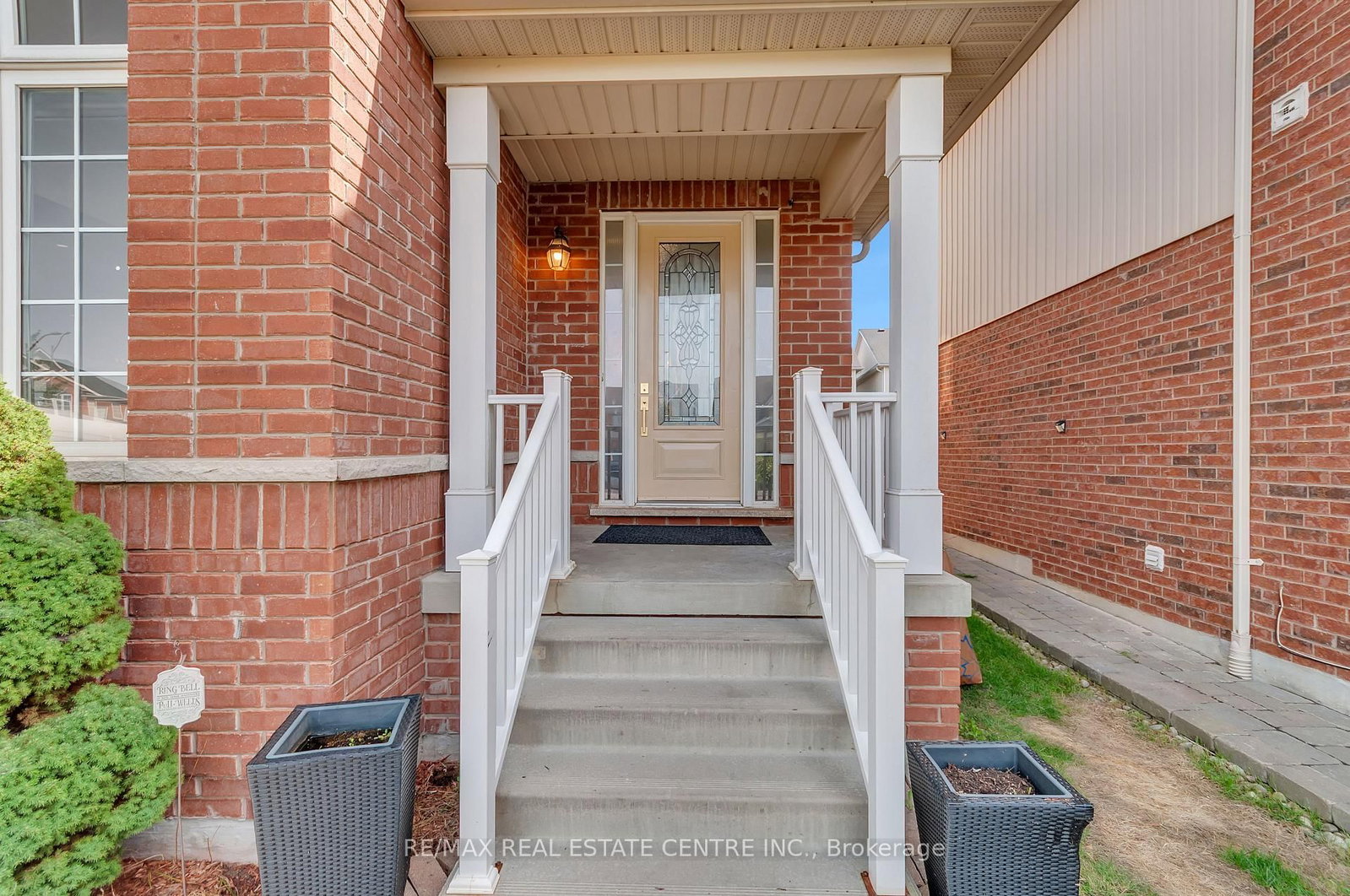 13 Lions Court • Essa, ON photo 3