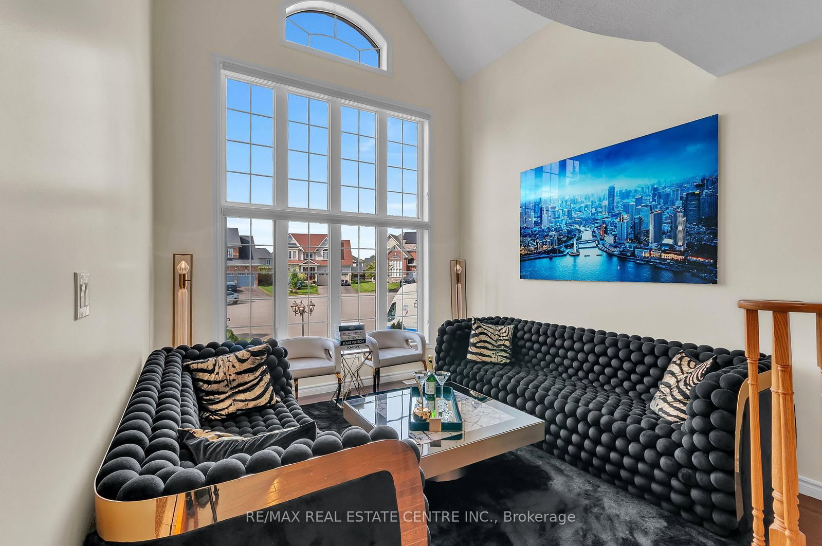 13 Lions Court • Essa, ON photo 6