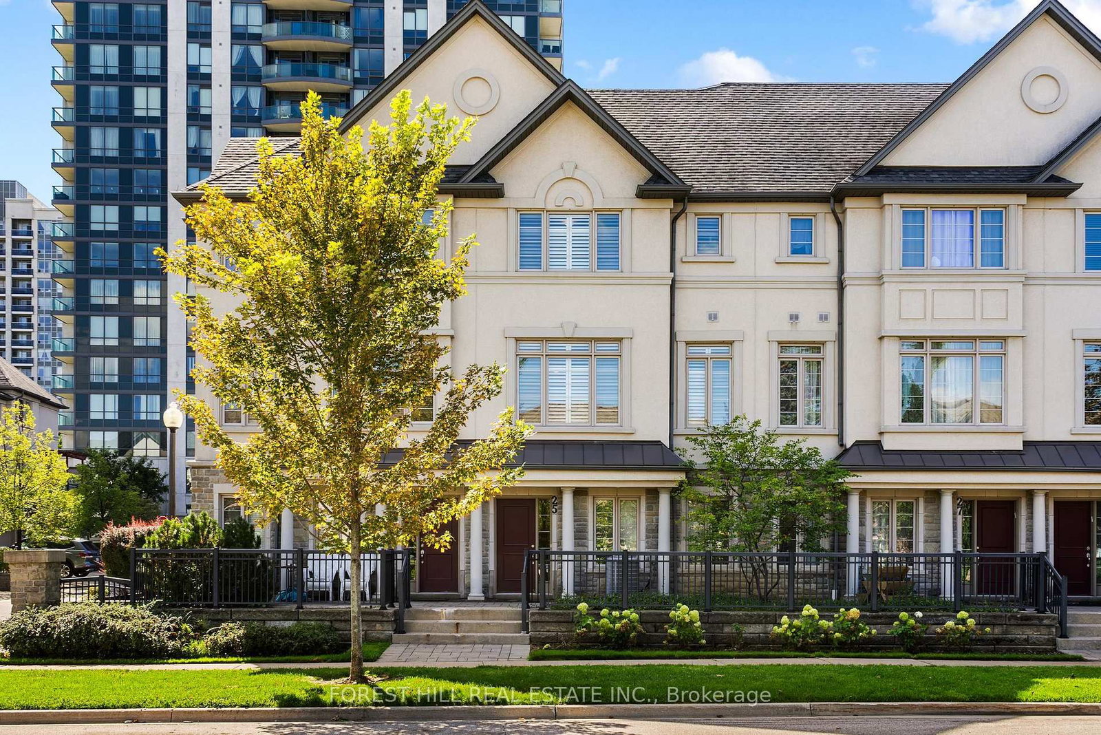 25 Beverley Glen Boulevard • Vaughan, ON photo 1