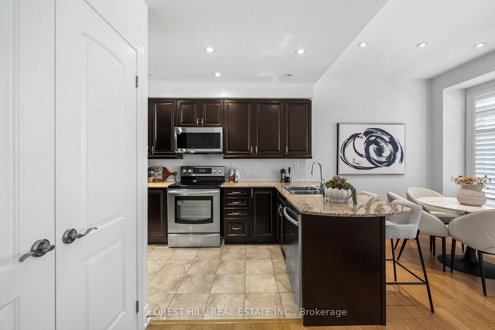 25 Beverley Glen Boulevard • Vaughan, ON photo 5