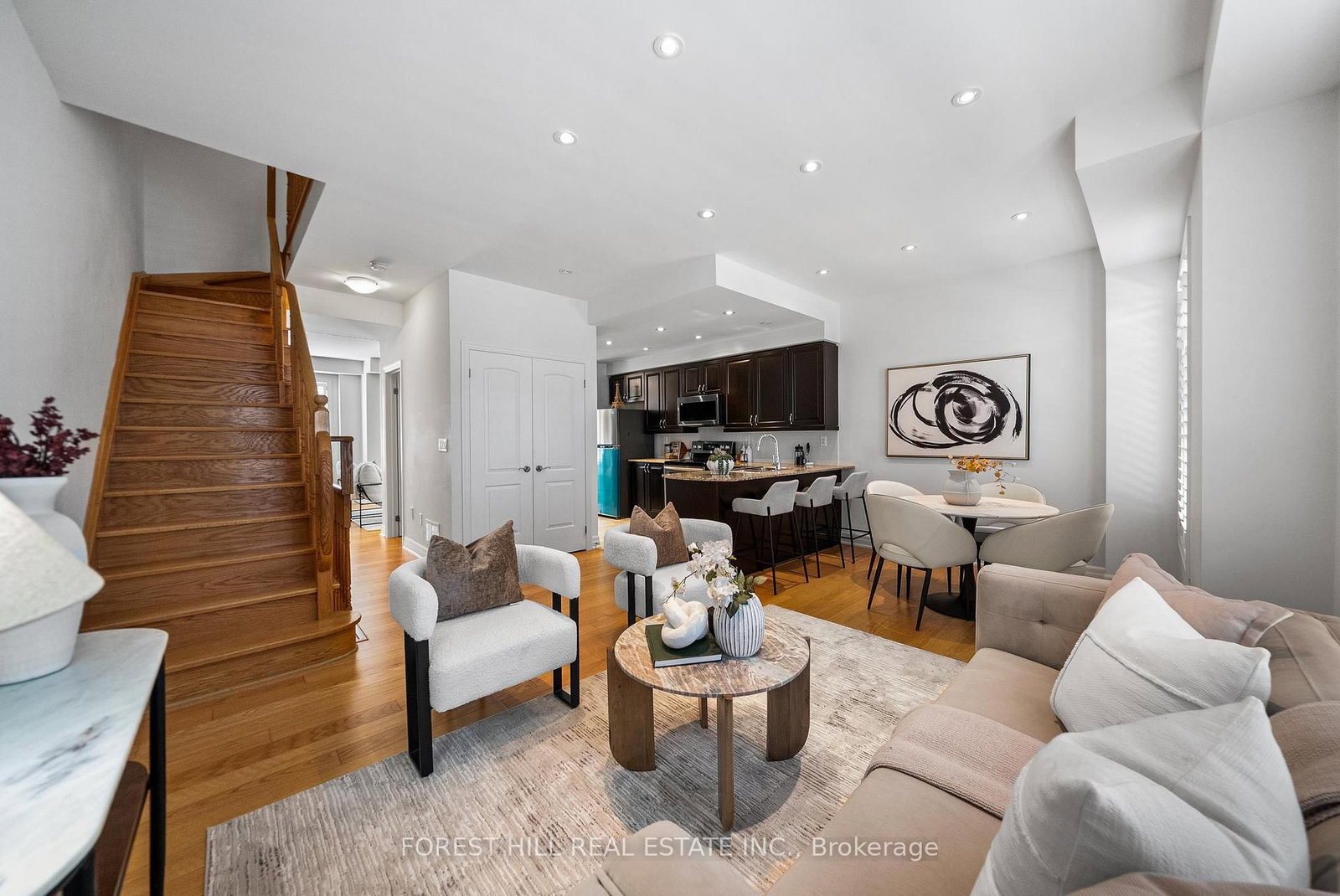 25 Beverley Glen Boulevard • Vaughan, ON photo 6