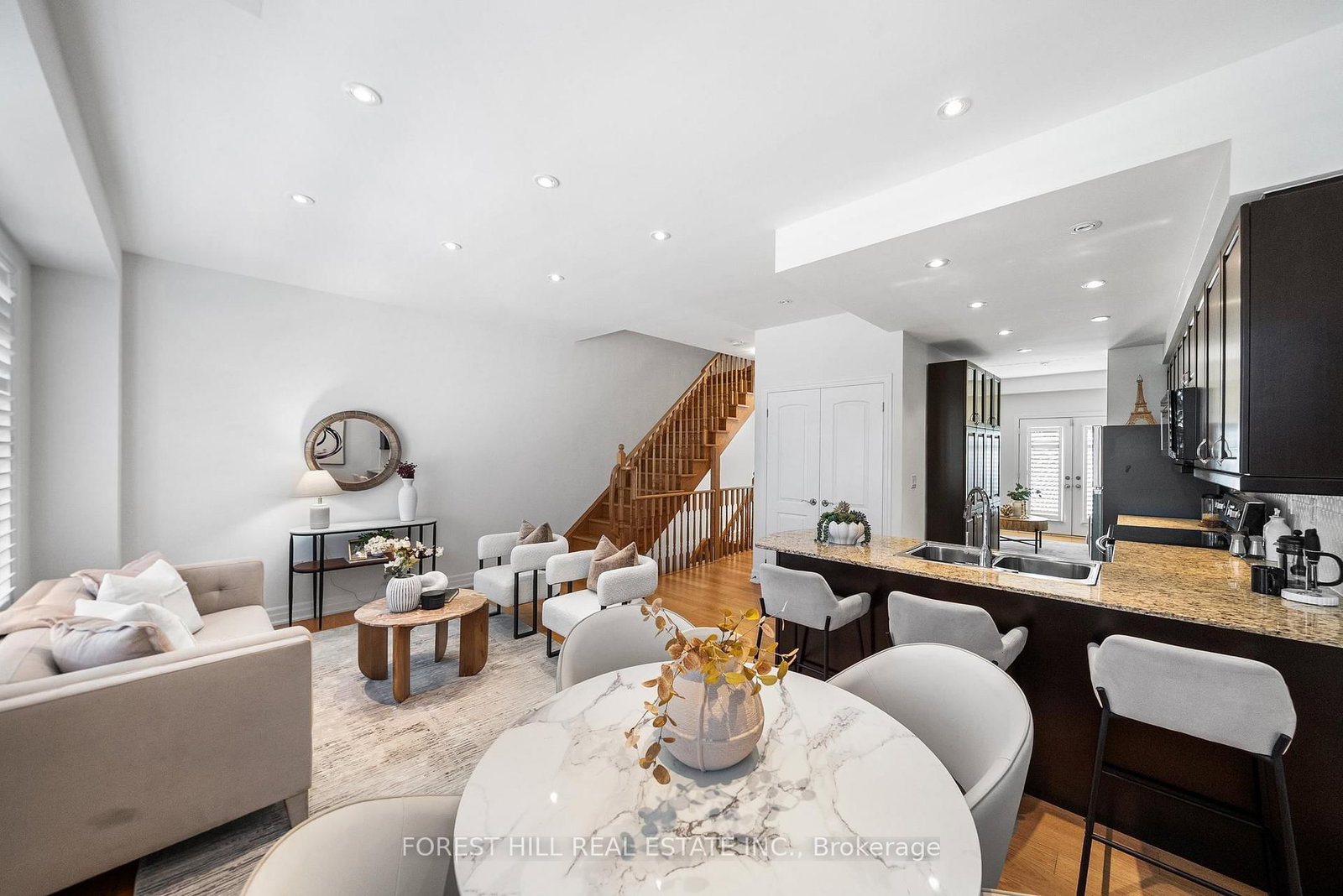 25 Beverley Glen Boulevard • Vaughan, ON photo 9