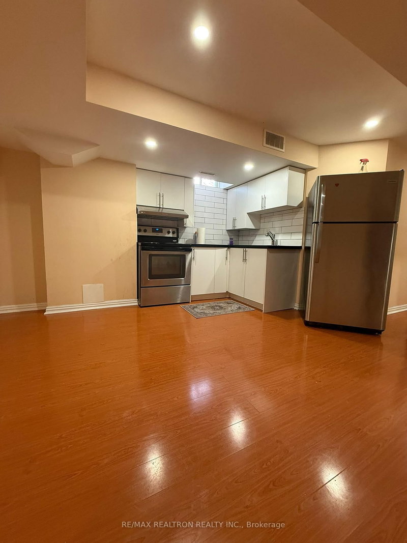 Bsmt - 33 Billingsley Crescent