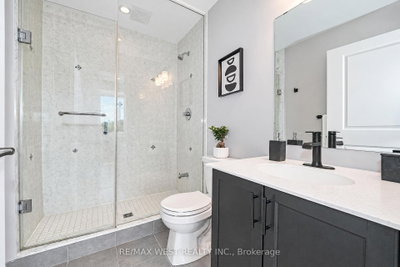 555 William Graham Drive • #344 • Aurora, ON photo 9