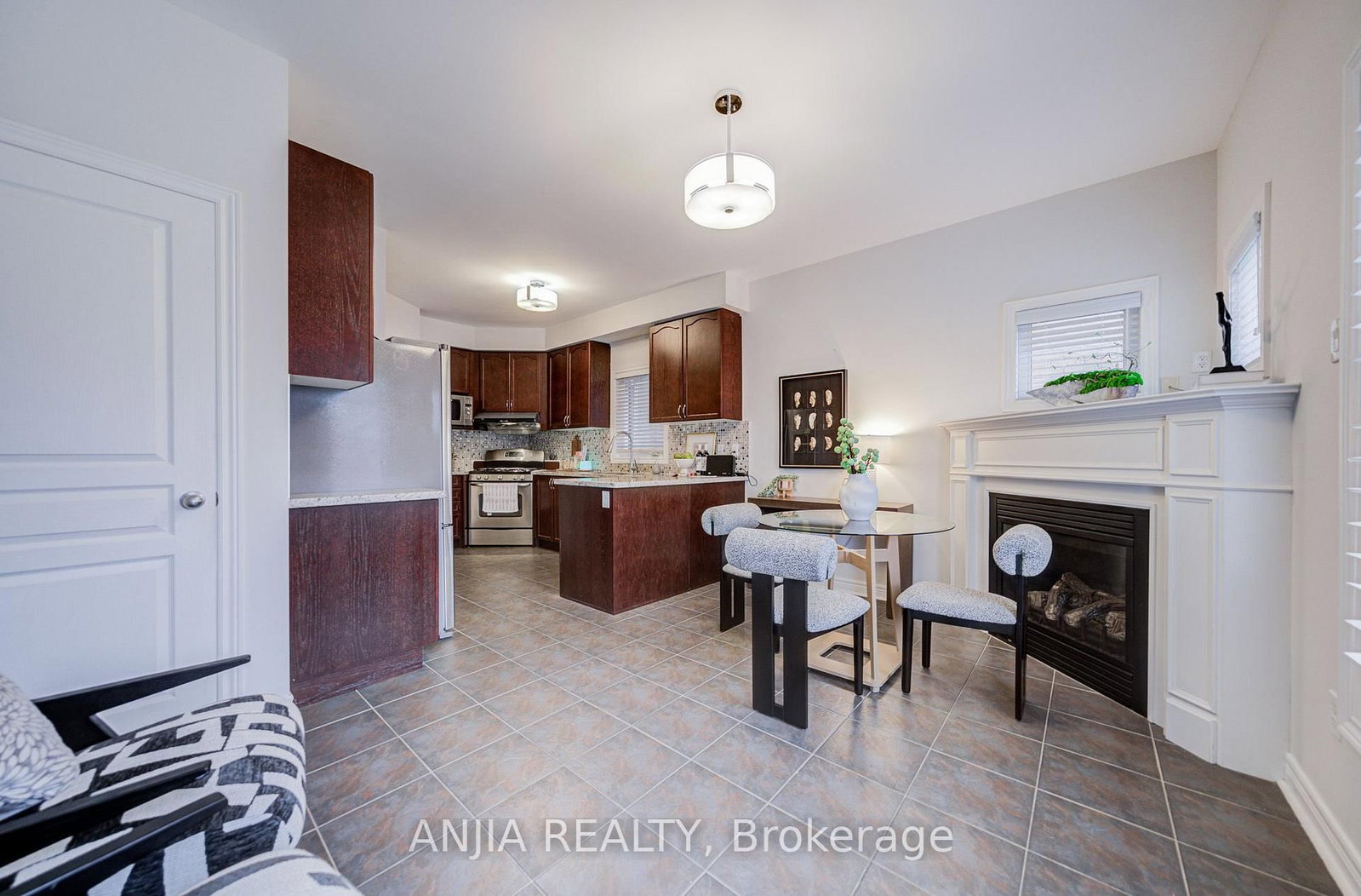 2406 Bur Oak Avenue • Markham, ON photo 19