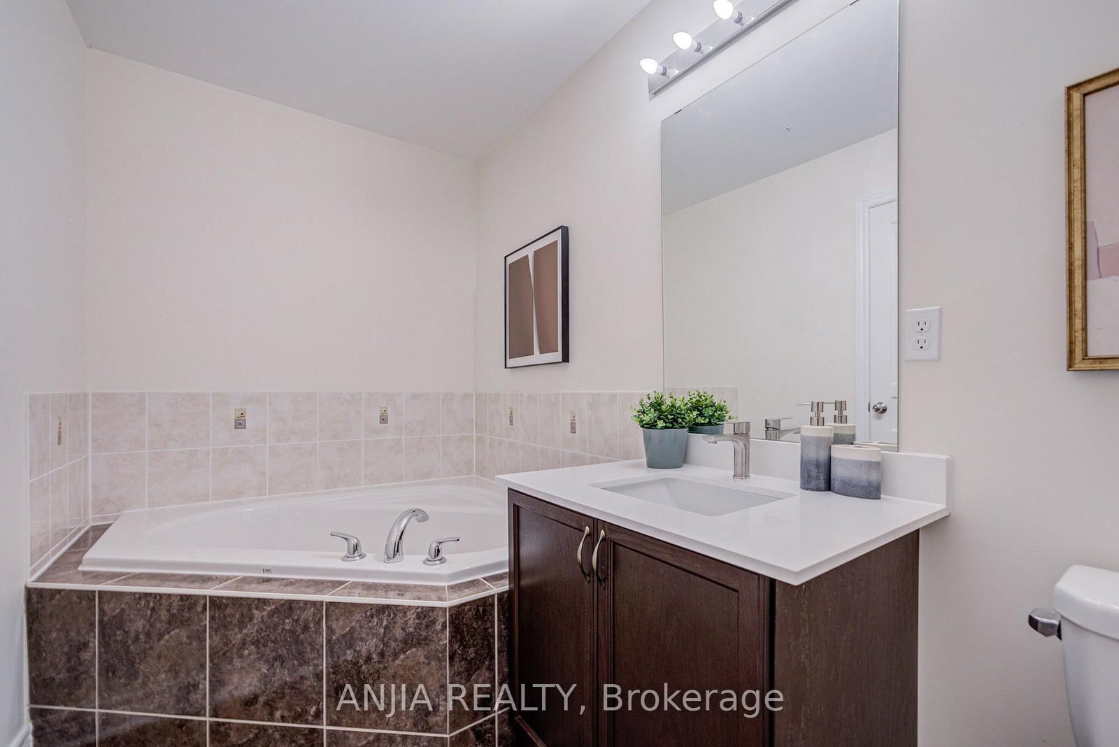 2406 Bur Oak Avenue • Markham, ON photo 22