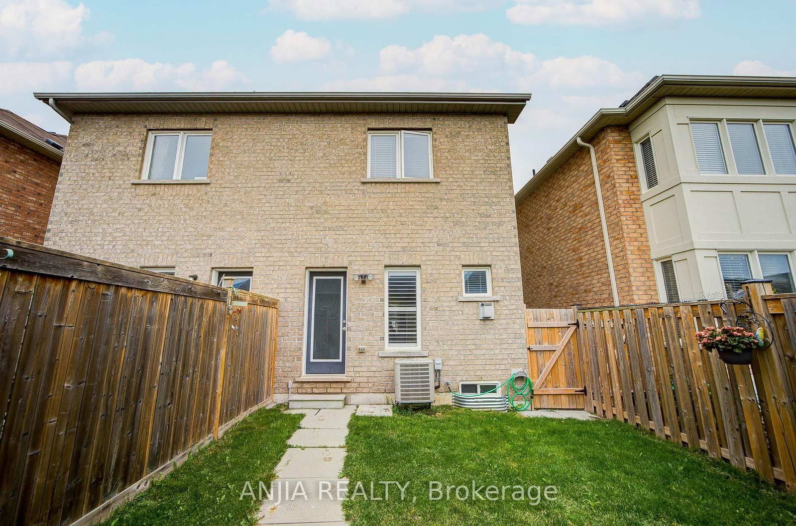 2406 Bur Oak Avenue • Markham, ON photo 32