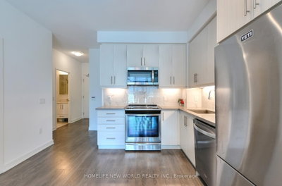 85 Oneida Crescent • #811 • Richmond Hill, ON photo 8