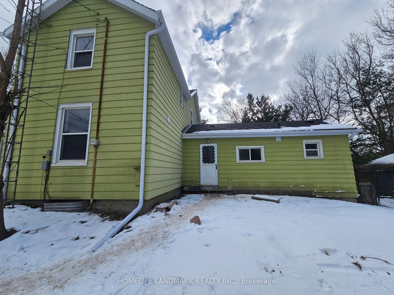 Side Unit (Facing North) - 18852 Leslie Street