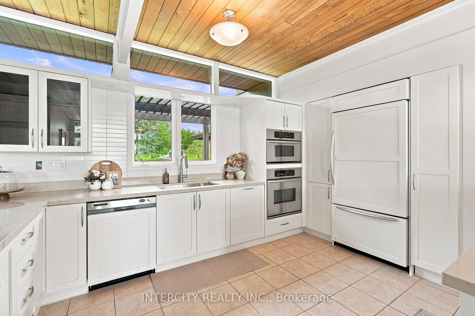 100 Ravendale Court • Vaughan, ON photo 10