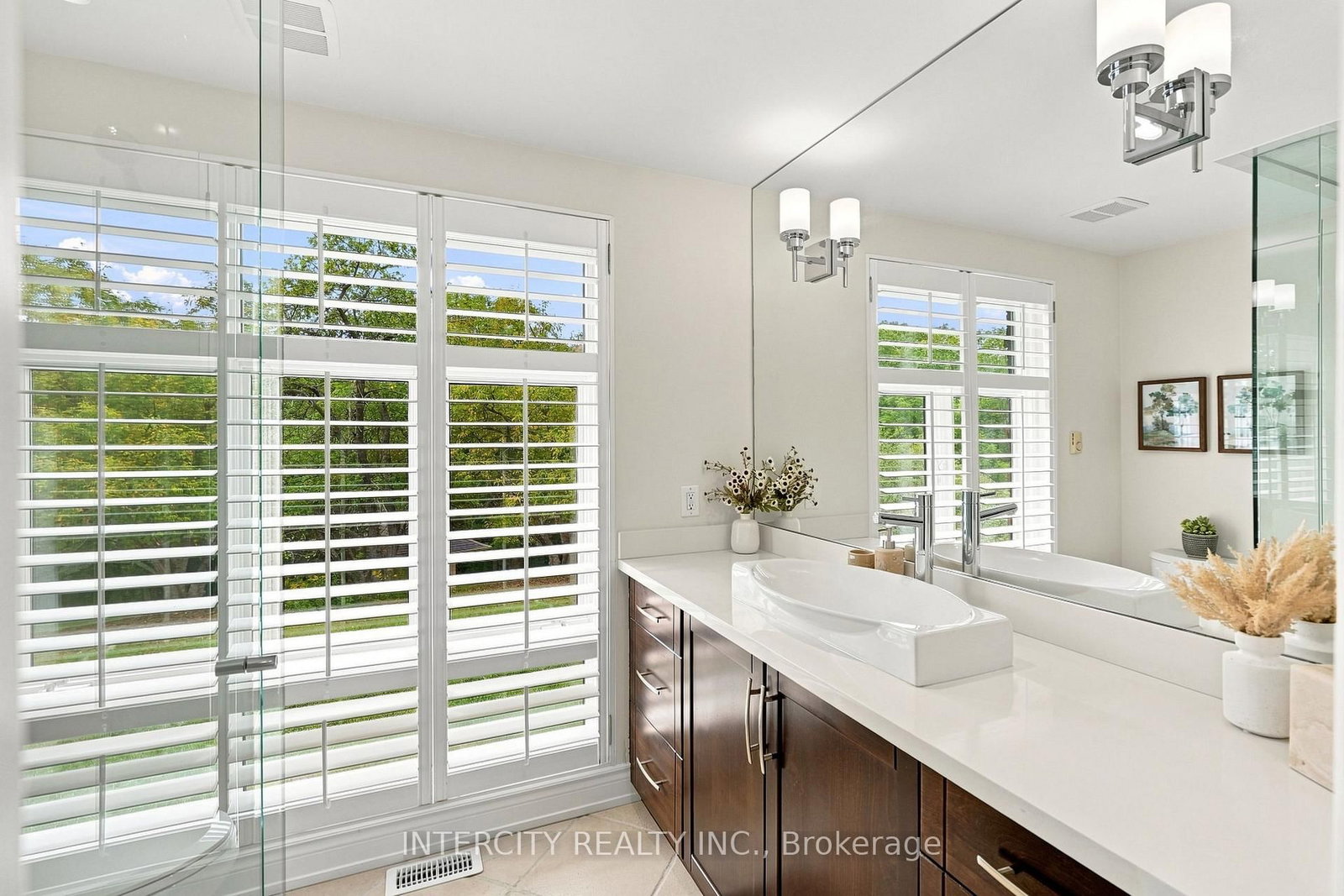 100 Ravendale Court • Vaughan, ON photo 18