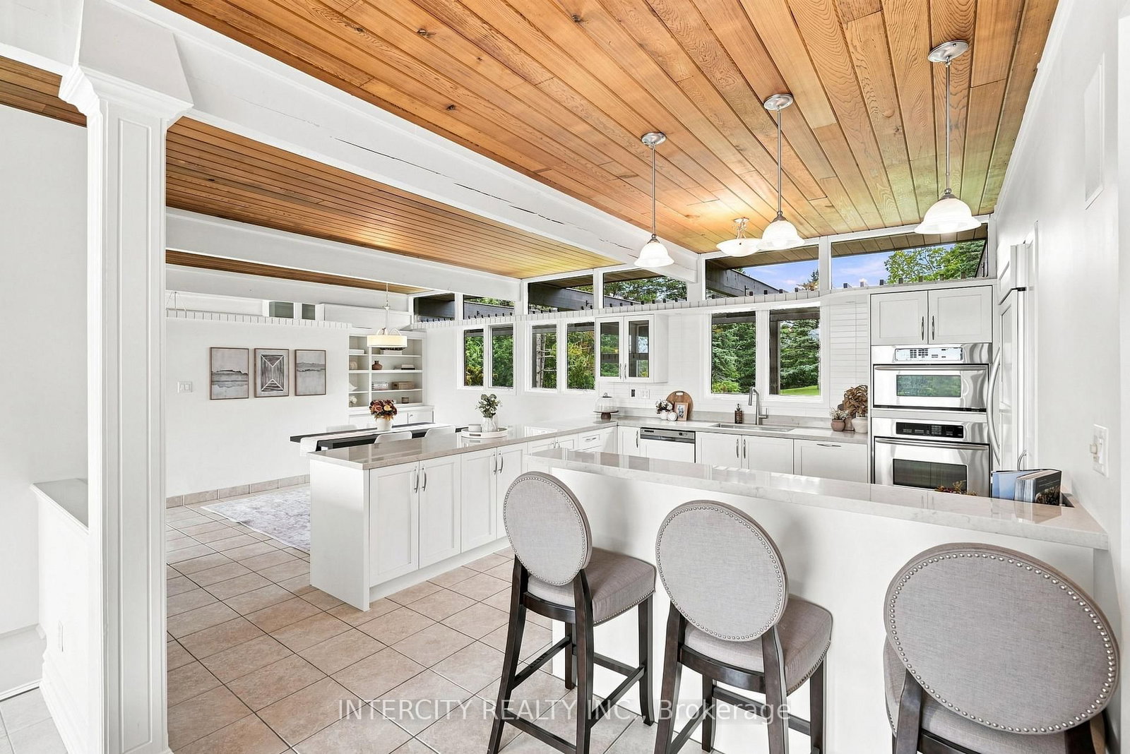 100 Ravendale Court • Vaughan, ON photo 9