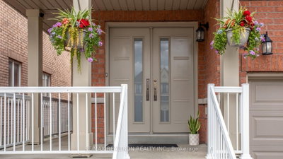 492 Pleasant Ridge Avenue • Vaughan, ON photo 2