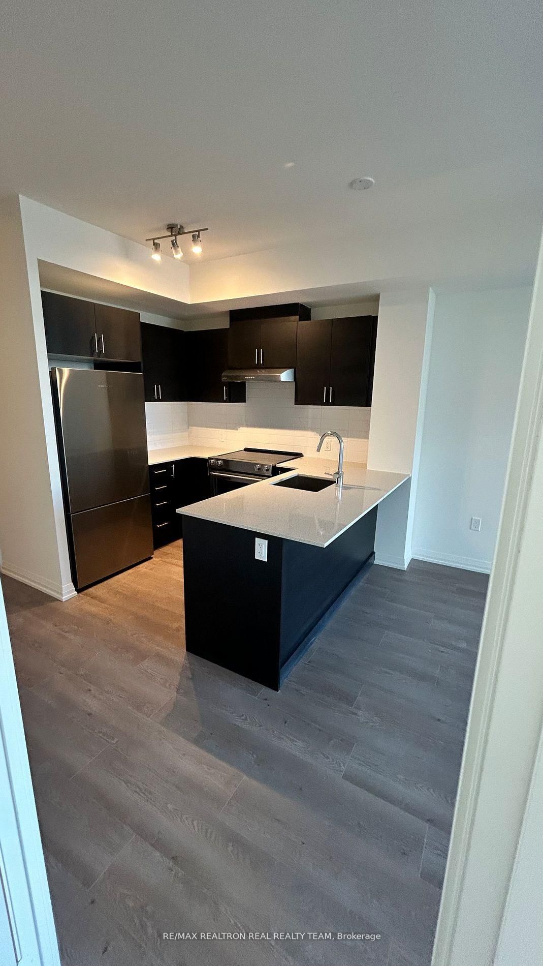 418-8960 Jane St, Vaughan, view 2