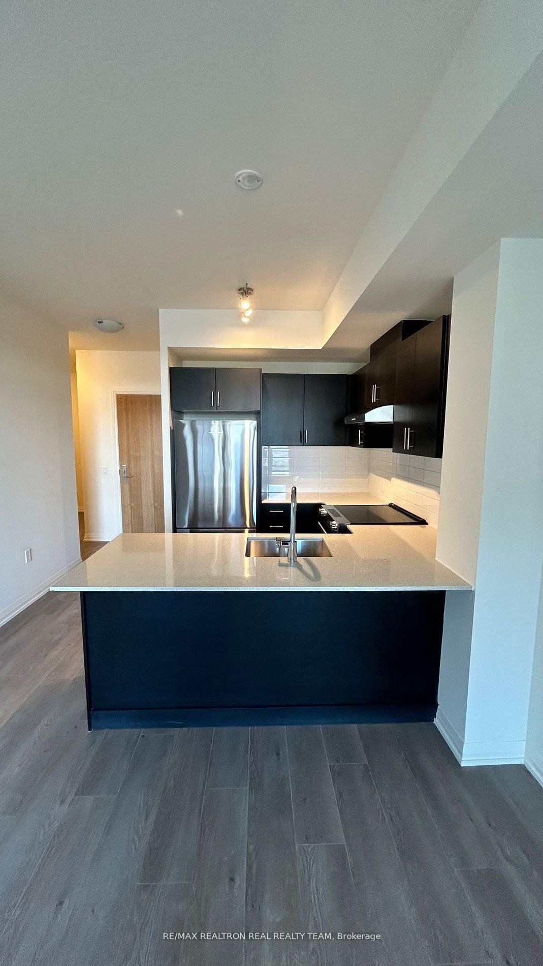 418-8960 Jane St, Vaughan, view 3