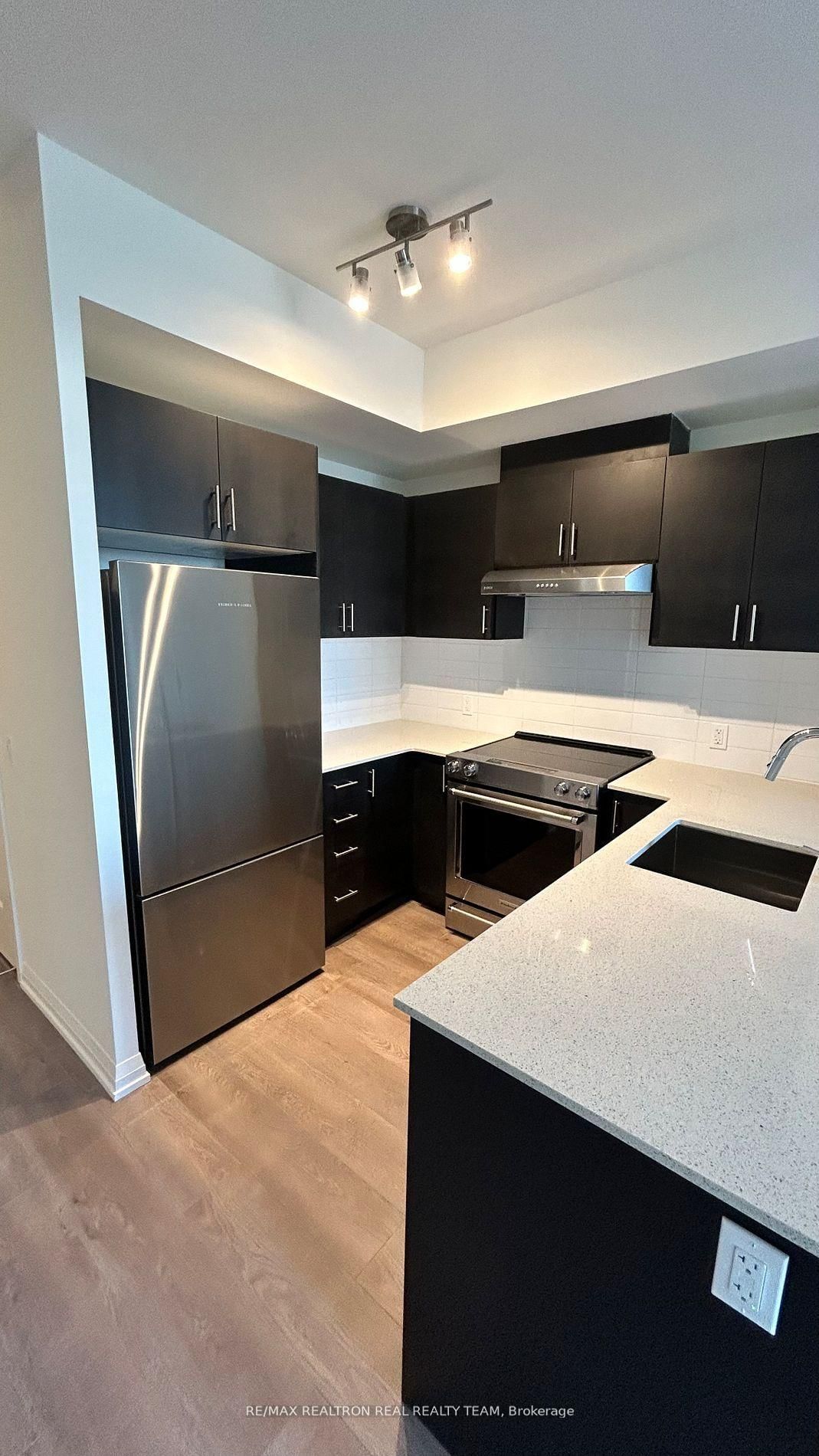 418-8960 Jane St, Vaughan, view 6