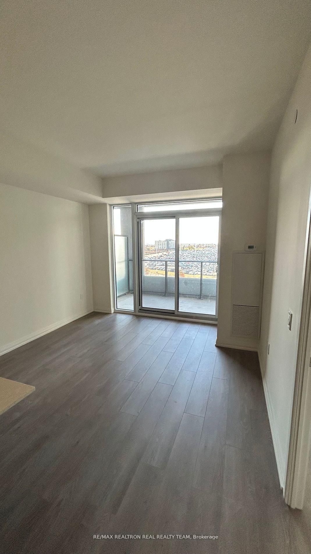 418-8960 Jane St, Vaughan, view 8