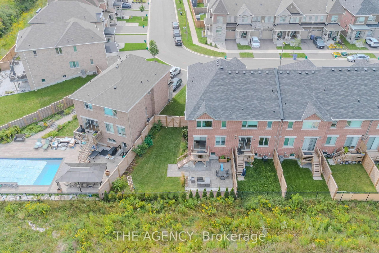 33 Flower Garden Trail • Whitchurch-Stouffville, ON photo 4