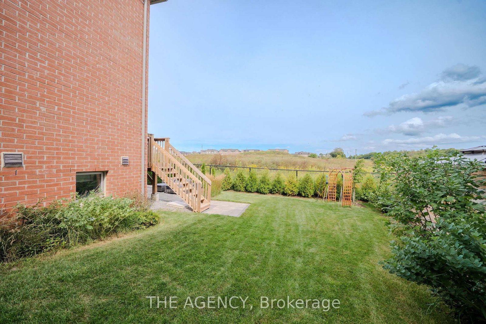 33 Flower Garden Trail • Whitchurch-Stouffville, ON photo 8