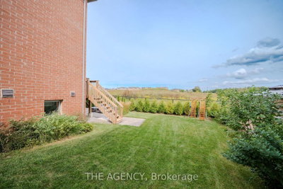 33 Flower Garden Trail • Whitchurch-Stouffville, ON photo 8