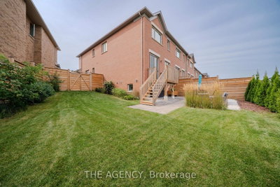 33 Flower Garden Trail • Whitchurch-Stouffville, ON photo 9