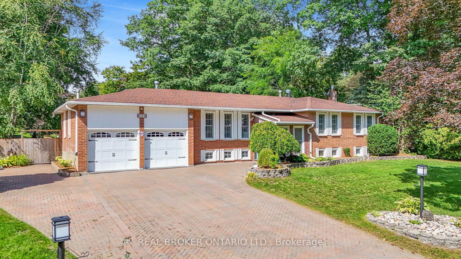 222 Park Avenue • East Gwillimbury, ON photo 1