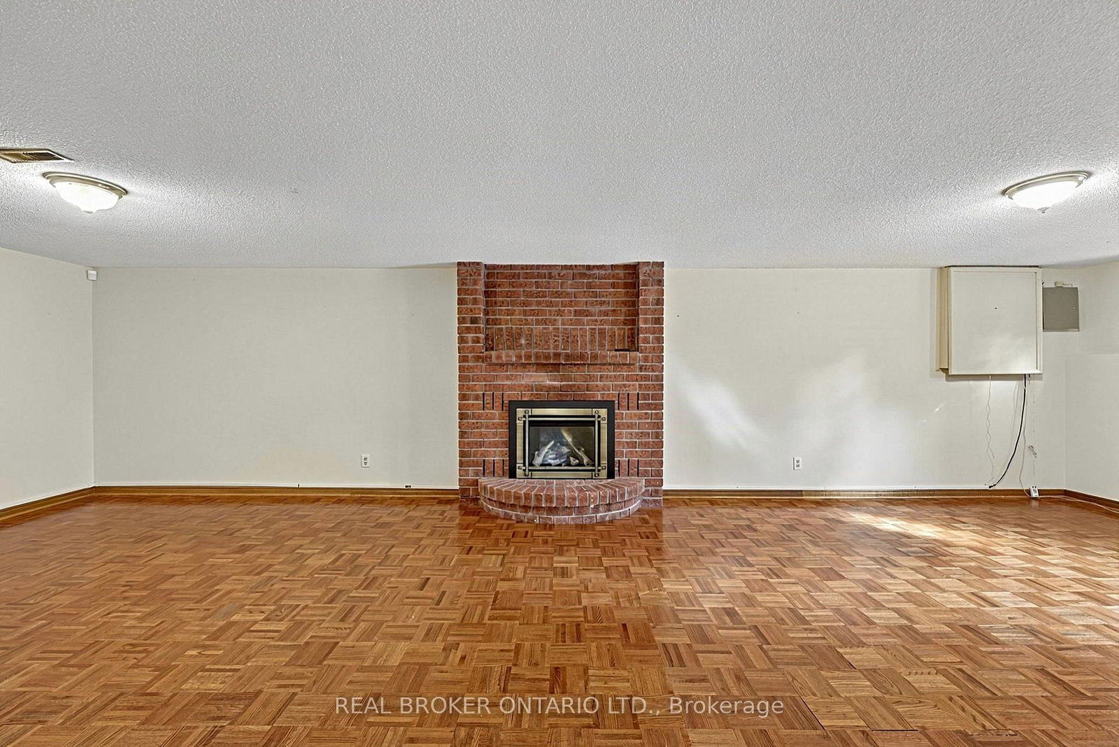 222 Park Avenue • East Gwillimbury, ON photo 24