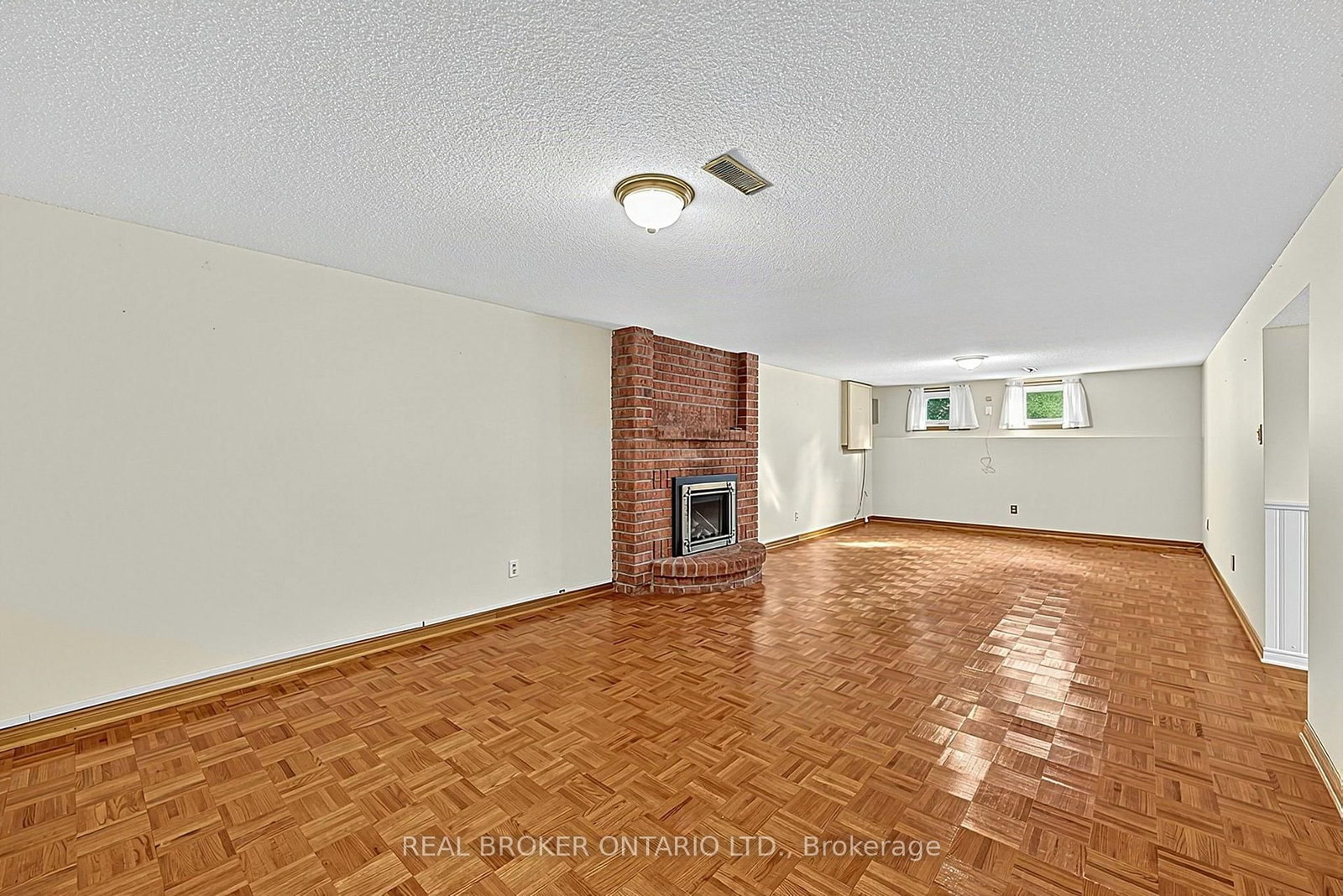 222 Park Avenue • East Gwillimbury, ON photo 25