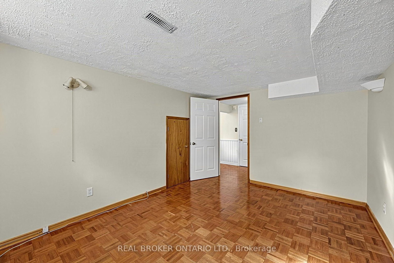 222 Park Avenue • East Gwillimbury, ON photo 27