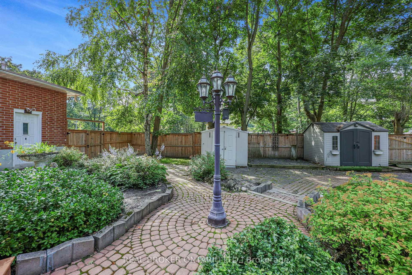 222 Park Avenue • East Gwillimbury, ON photo 38