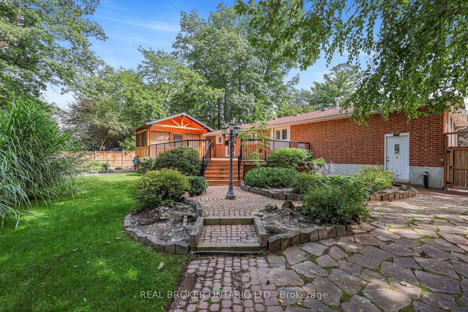 222 Park Avenue • East Gwillimbury, ON photo 39