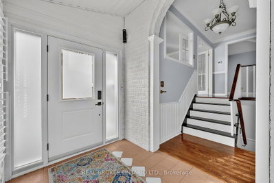222 Park Avenue • East Gwillimbury, ON photo 4