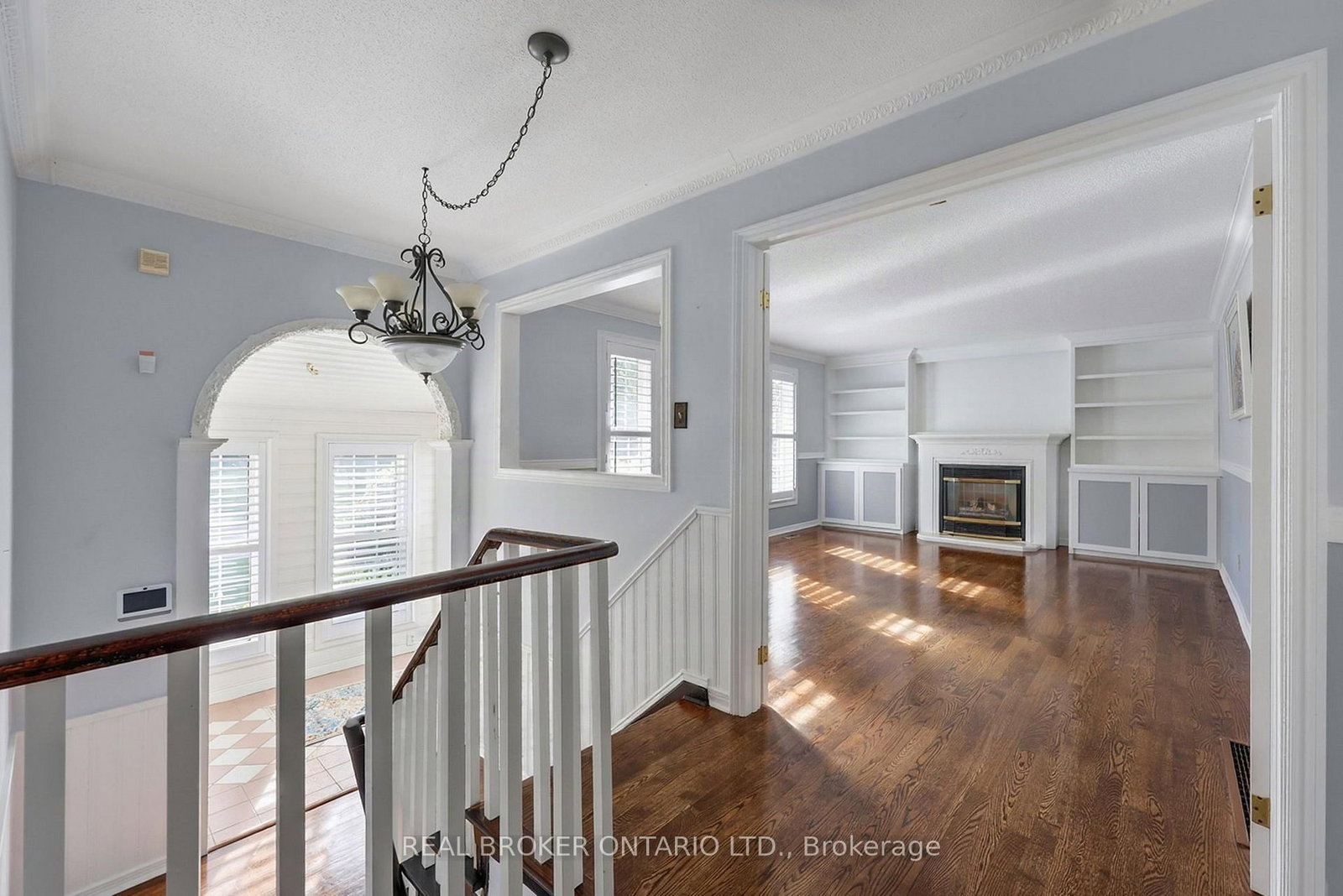 222 Park Avenue • East Gwillimbury, ON photo 5