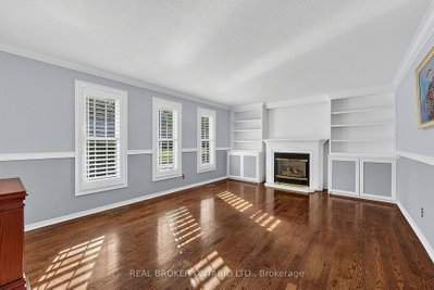 222 Park Avenue • East Gwillimbury, ON photo 6