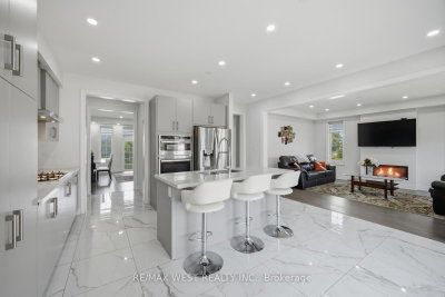 16 Great Railway Court • Vaughan, ON photo 3