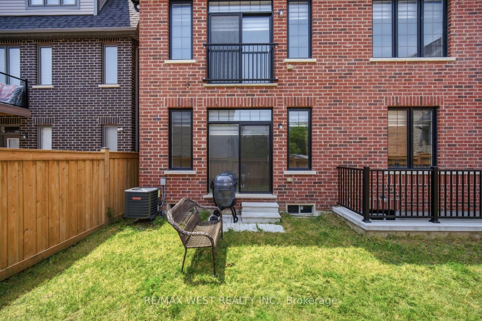 16 Great Railway Court • Vaughan, ON photo 35